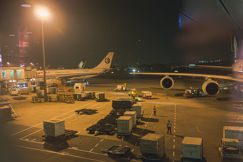 空港にとまっている飛行機